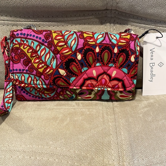 Vera Bradley Smartphone Wristlet - Picture 1 of 7